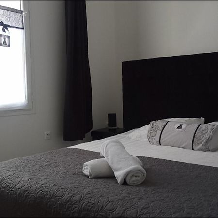 Maison De Ville Bed & Breakfast Magny en Vexin Bagian luar foto