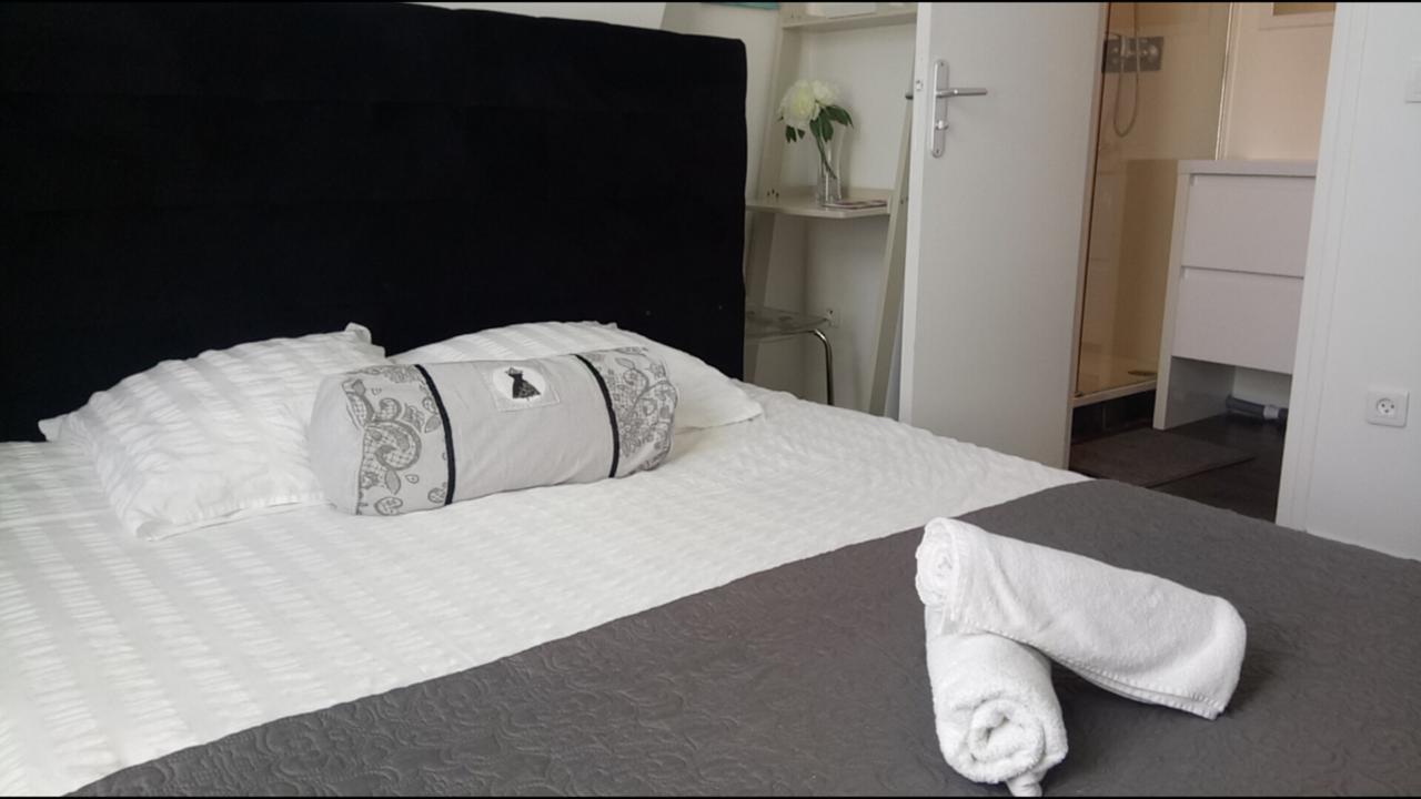 Maison De Ville Bed & Breakfast Magny en Vexin Bagian luar foto