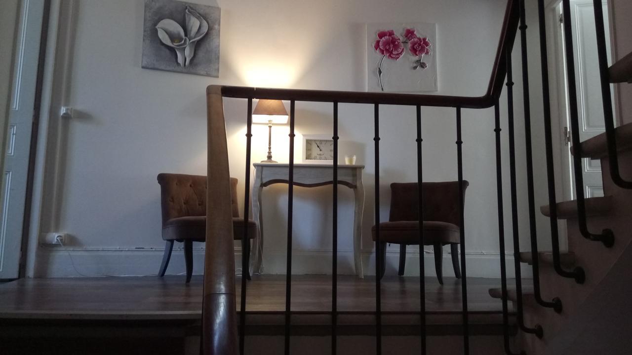 Maison De Ville Bed & Breakfast Magny en Vexin Bagian luar foto