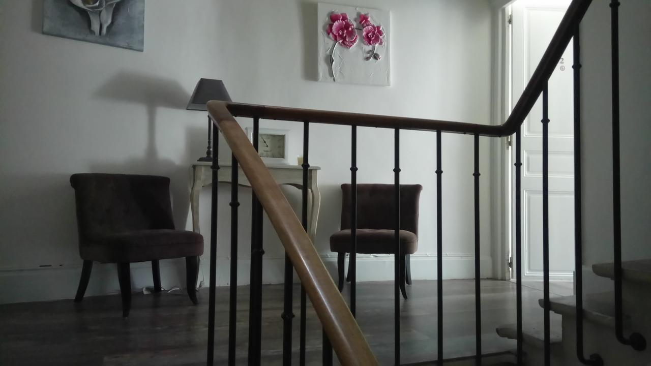 Maison De Ville Bed & Breakfast Magny en Vexin Bagian luar foto
