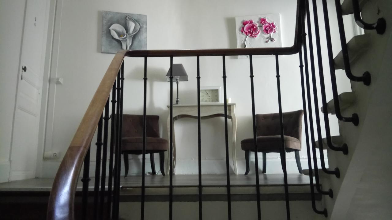 Maison De Ville Bed & Breakfast Magny en Vexin Bagian luar foto