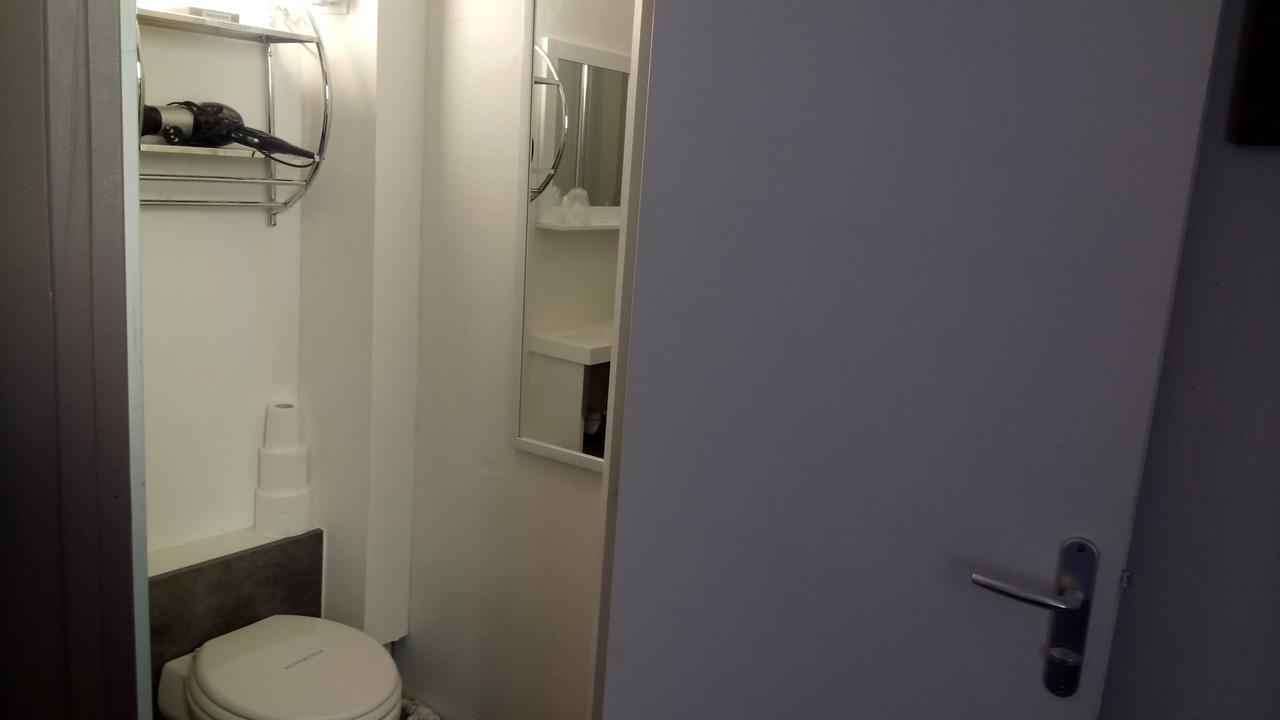 Maison De Ville Bed & Breakfast Magny en Vexin Bagian luar foto